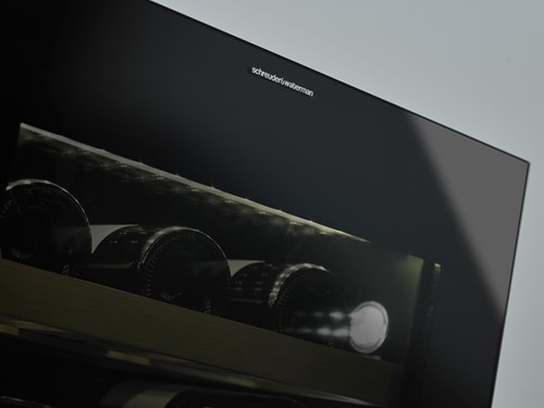 De Sapphire Black deur van reflectief zwartglas || SB algemeen detail