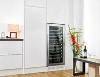 Wijnklimaatkast Lavardin (Uno) met Silver Design deur, ingebouwd tussen keukenkasten || SW120