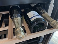 Champagne en Bourgogne flessen passen op de Turenne lades als ze om en om gelegd worden. || SW30B